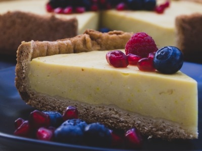 Veganer Käsekuchen mit Beeren