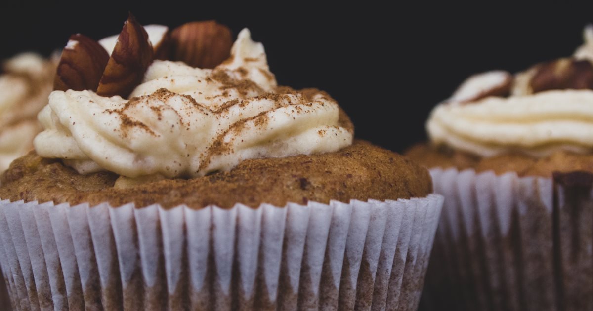 Vegane Apfelmuffins mit süß-saurer Apfel-Zimt-Buttercreme